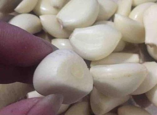 腌制臘八蒜，只加醋大錯(cuò)特錯(cuò)！加點(diǎn)“它”，蒜瓣更脆更香